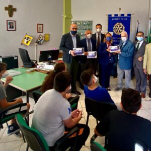 rotary-alto-casertano-dona-tablet-scuola-5